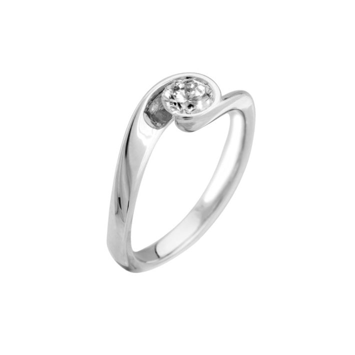 Brilliant cut diamond twist ring