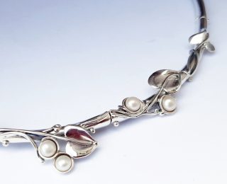 Hagit Gorali silver and pearl necklace-detail