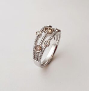 Delicate vintage design 18ct white gold and champagne diamond ring