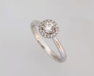 Round Halo Diamond Solitaire e